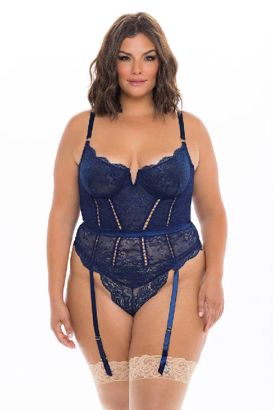 Curvy Adrienne Merrywidow Corset Set